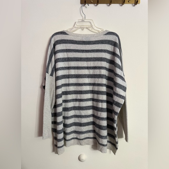 Lord And Taylor Gray Black Stripe Cashmere Women's Sweater Crew Neck Sz 2X - Picture 4 of 4